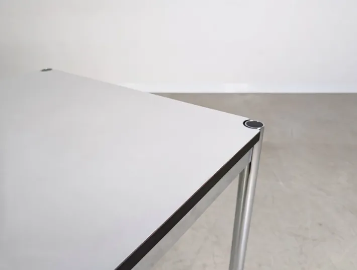 Pamono Small Square White Desk from USM Haller Online