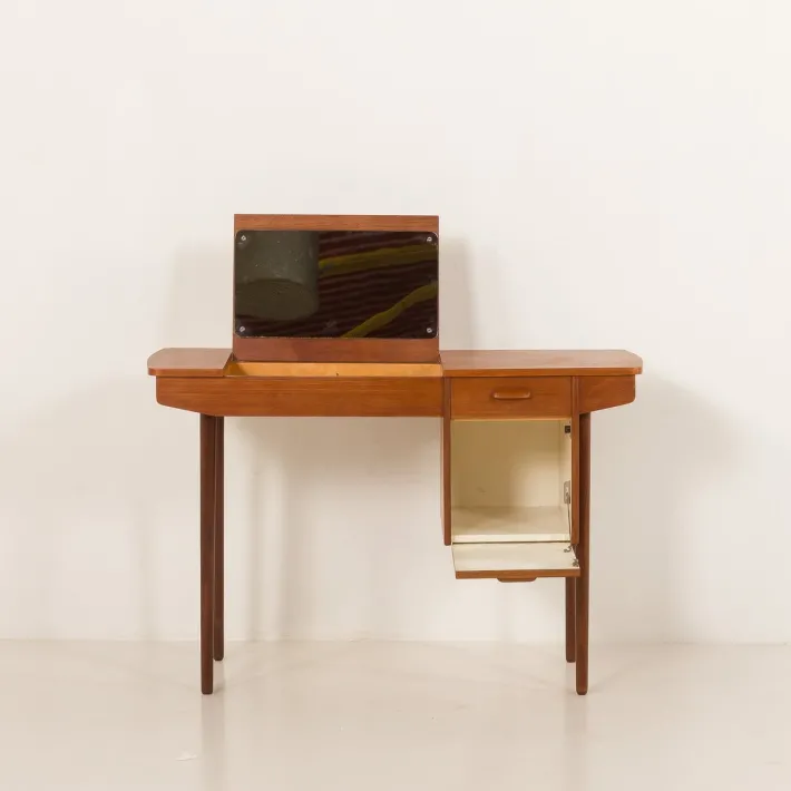 Pamono Small Vintage Desk with Hidden Vanity from Olholm Mobler, 1960s Hot