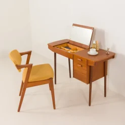 Pamono Small Vintage Desk with Hidden Vanity from Olholm Mobler, 1960s Hot