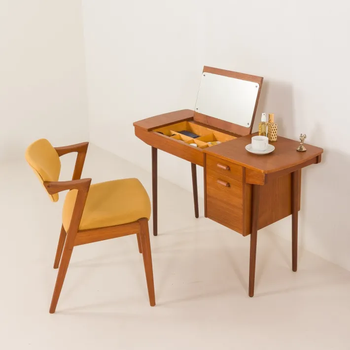 Pamono Small Vintage Desk with Hidden Vanity from Olholm Mobler, 1960s Hot