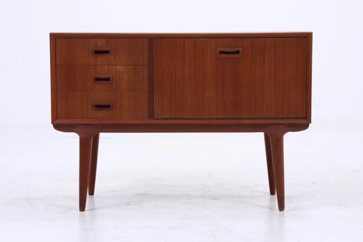 Pamono Small Vintage Teak Sideboard by Omann Jun, 1960s Discount