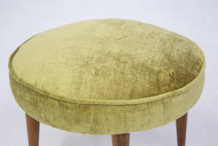 Pamono Small Vintage Wooden Armchairs & Pouf in Purple and Green Velvet, Set of 3 Discount