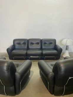 Pamono Sofa and Armchairs in Black Leather by Adriano Piazzesi, 1980s, Set of 3 Online
