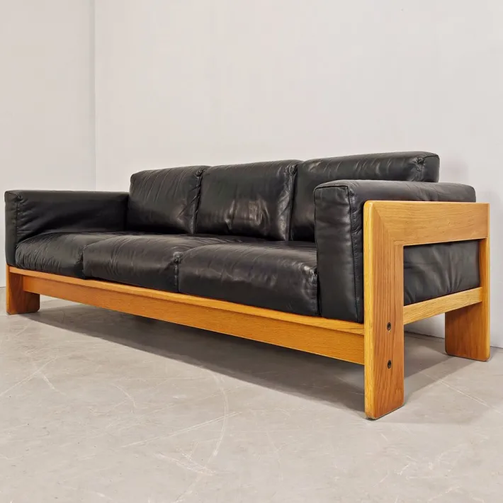 Pamono Sofa and Armchairs Mod. Bastiano in Oak Wood and Black Leather by Afra and Tobia Scarpa for Gavina, 1960s, Set of 3 Sale