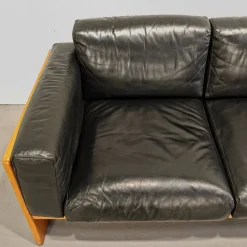 Pamono Sofa and Armchairs Mod. Bastiano in Oak Wood and Black Leather by Afra and Tobia Scarpa for Gavina, 1960s, Set of 3 Sale