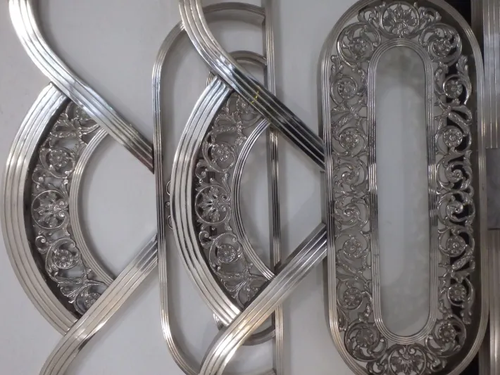 Pamono Spanish Art Deco Nickel Double Bed with Decorative Floral Elements, 1930, Set of 2 Hot