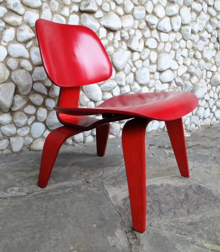 Pamono Stained Red LCW Lounge Chair by Charles & Ray Eames for Herman Miller / Evans Products Company, 1948 Hot