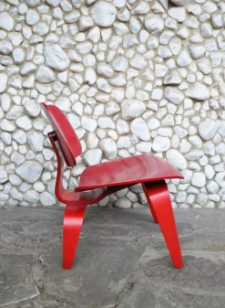 Pamono Stained Red LCW Lounge Chair by Charles & Ray Eames for Herman Miller / Evans Products Company, 1948 Hot