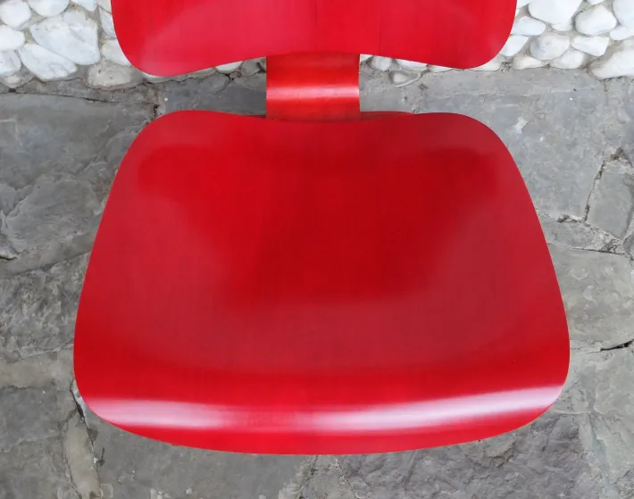 Pamono Stained Red LCW Lounge Chair by Charles & Ray Eames for Herman Miller / Evans Products Company, 1948 Hot