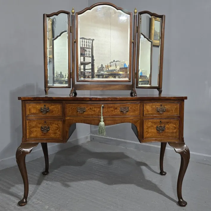 Pamono Super Serpentine Burr Walnut Dressing Table, 1920 Best