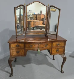 Pamono Super Serpentine Burr Walnut Dressing Table, 1920 Best
