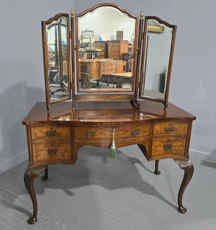 Pamono Super Serpentine Burr Walnut Dressing Table, 1920 Best