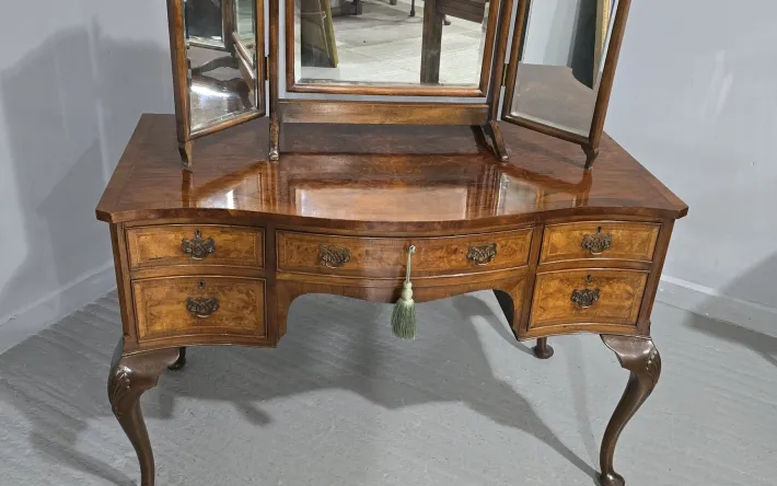 Pamono Super Serpentine Burr Walnut Dressing Table, 1920 Best