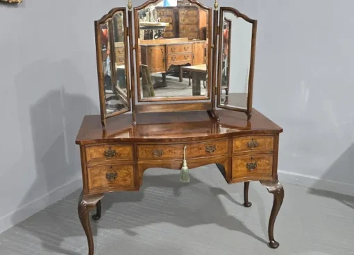 Pamono Super Serpentine Burr Walnut Dressing Table, 1920 Best