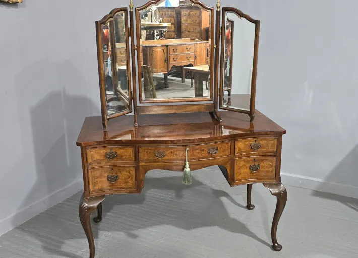 Pamono Super Serpentine Burr Walnut Dressing Table, 1920 Best