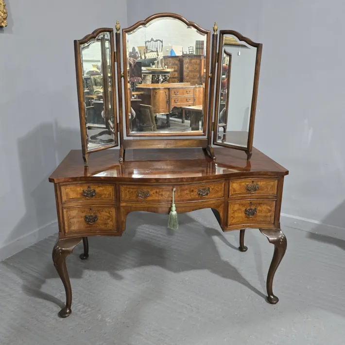Pamono Super Serpentine Burr Walnut Dressing Table, 1920 Best