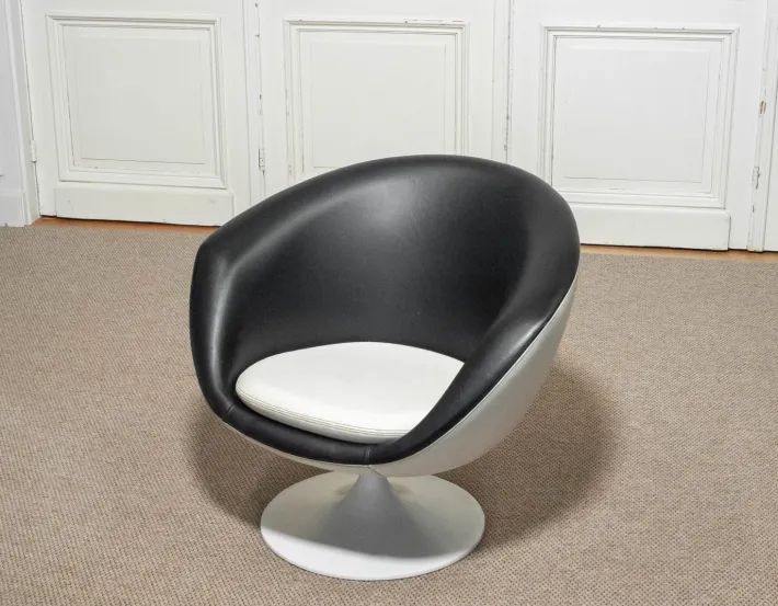 Pamono Swedish Mundo Swivel Lounge Chair by S. M. Wincrantz, 1970s