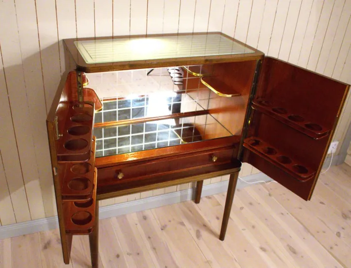 Pamono Swedish Pyramid Mahogany Bar Cabinet by Förenade Möbler Linköping, 1940s Hot