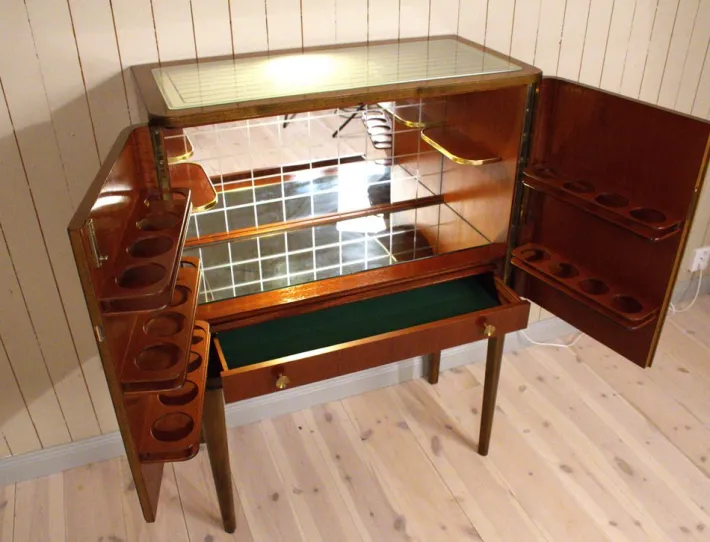 Pamono Swedish Pyramid Mahogany Bar Cabinet by Förenade Möbler Linköping, 1940s Hot