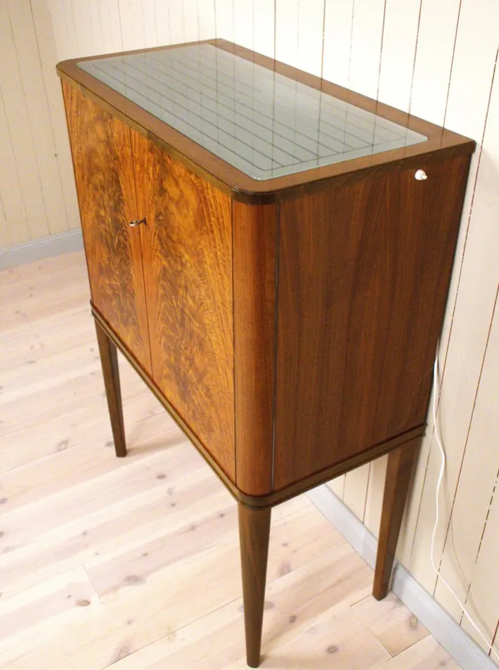 Pamono Swedish Pyramid Mahogany Bar Cabinet by Förenade Möbler Linköping, 1940s Hot