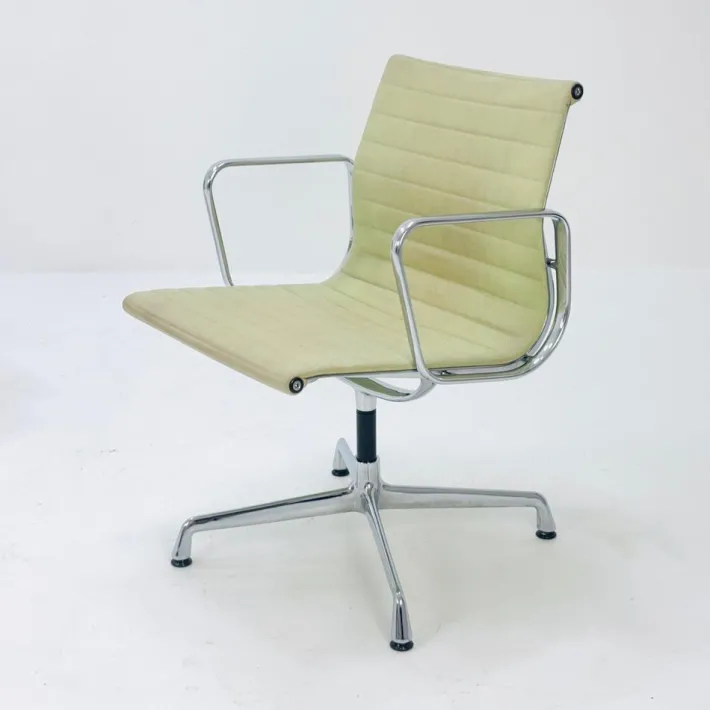 Pamono Swivel Office Armchair by Charles & Ray Eames for Herman Miller, 1970s Clearance