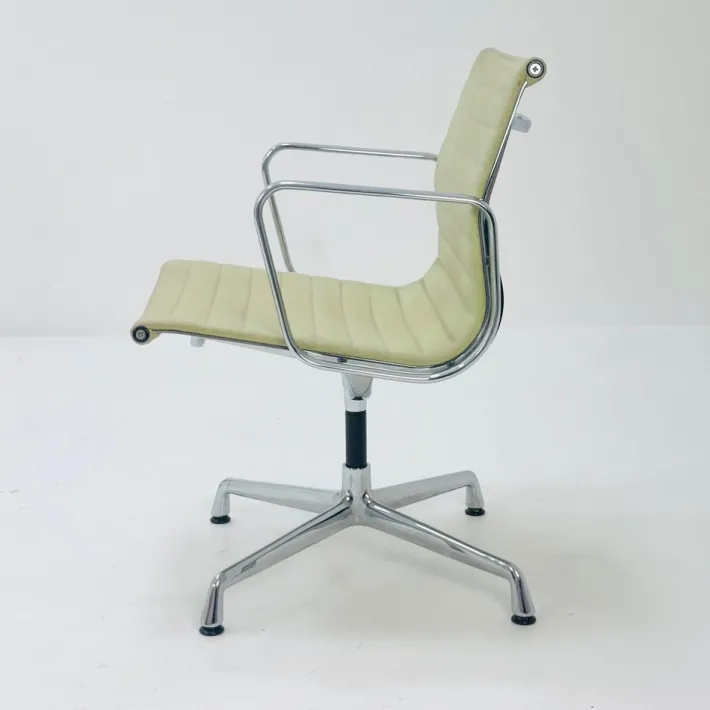 Pamono Swivel Office Armchair by Charles & Ray Eames for Herman Miller, 1970s Clearance