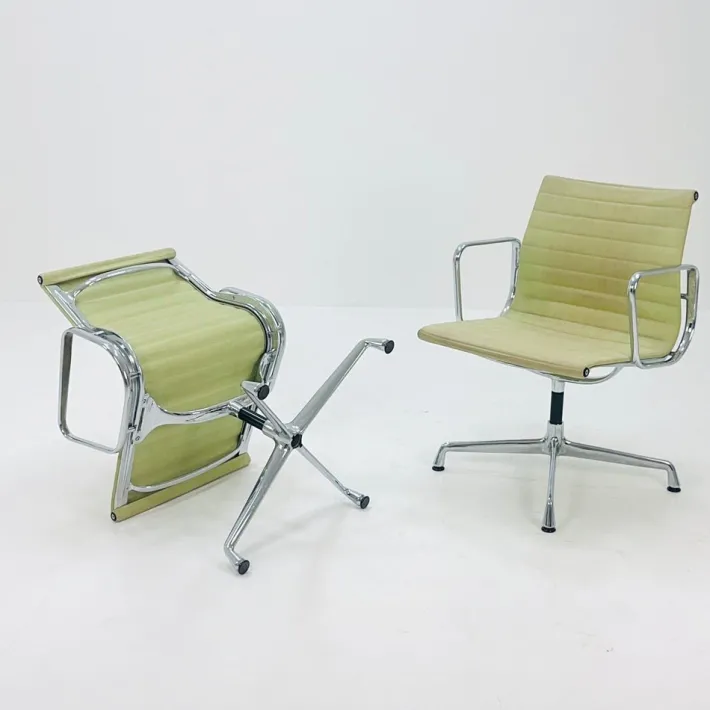 Pamono Swivel Office Armchair by Charles & Ray Eames for Herman Miller, 1970s Clearance