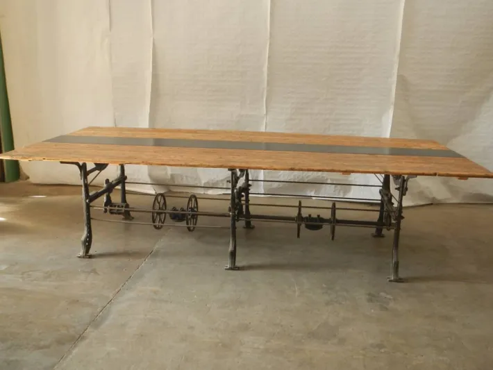 Pamono Table on Necchi Sewing Machine Base, 1920s Outlet