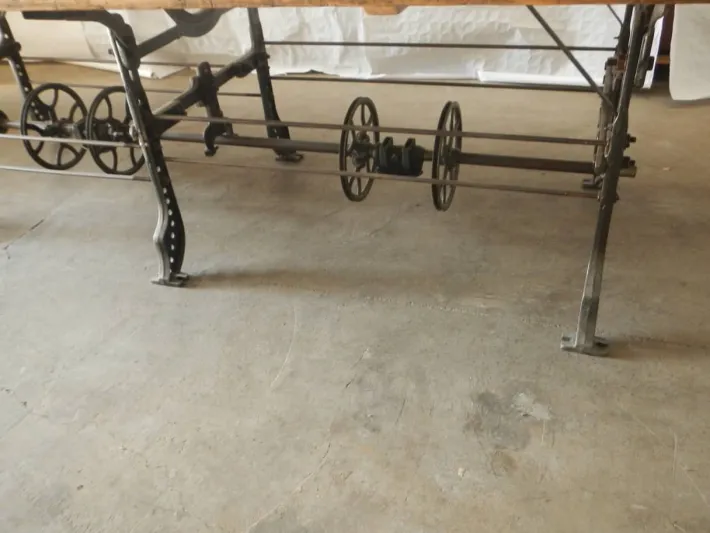 Pamono Table on Necchi Sewing Machine Base, 1920s Outlet