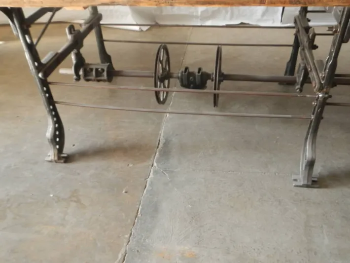 Pamono Table on Necchi Sewing Machine Base, 1920s Outlet