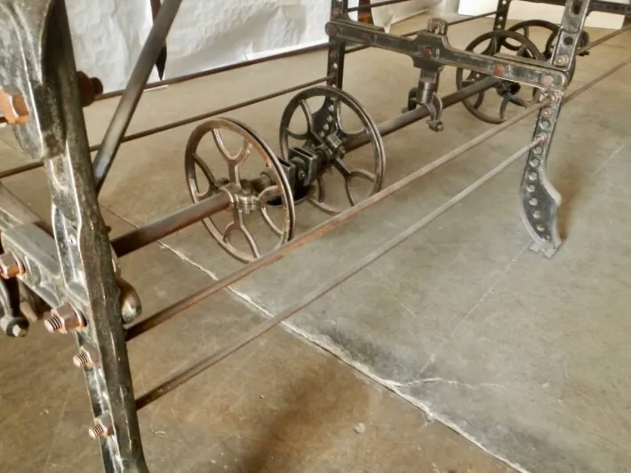 Pamono Table on Necchi Sewing Machine Base, 1920s Outlet