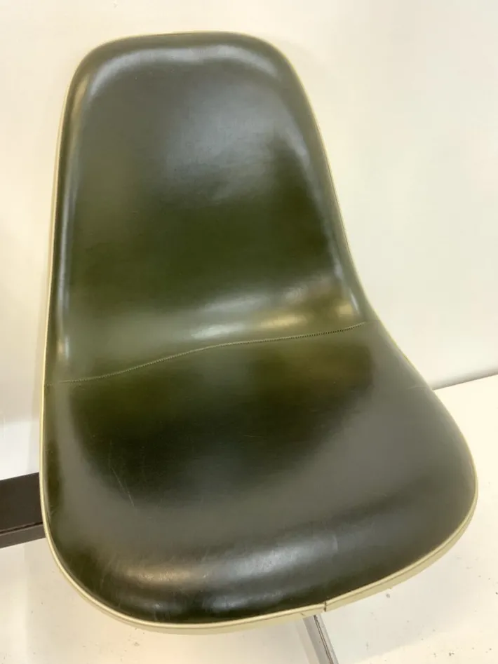 Pamono Tandem Bench in Fiberglas and Leather Seat by Charles & Ray Eames for Herman Miller, 1960s Discount