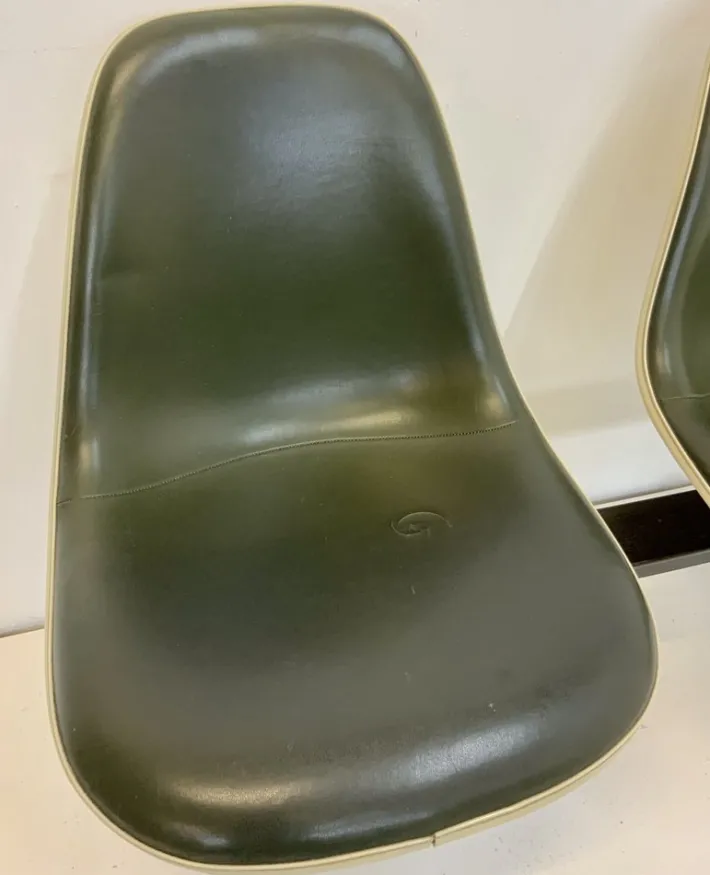 Pamono Tandem Bench in Fiberglas and Leather Seat by Charles & Ray Eames for Herman Miller, 1960s Discount