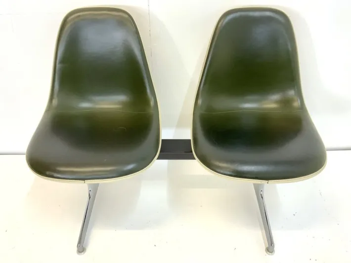 Pamono Tandem Bench in Fiberglas and Leather Seat by Charles & Ray Eames for Herman Miller, 1960s Discount