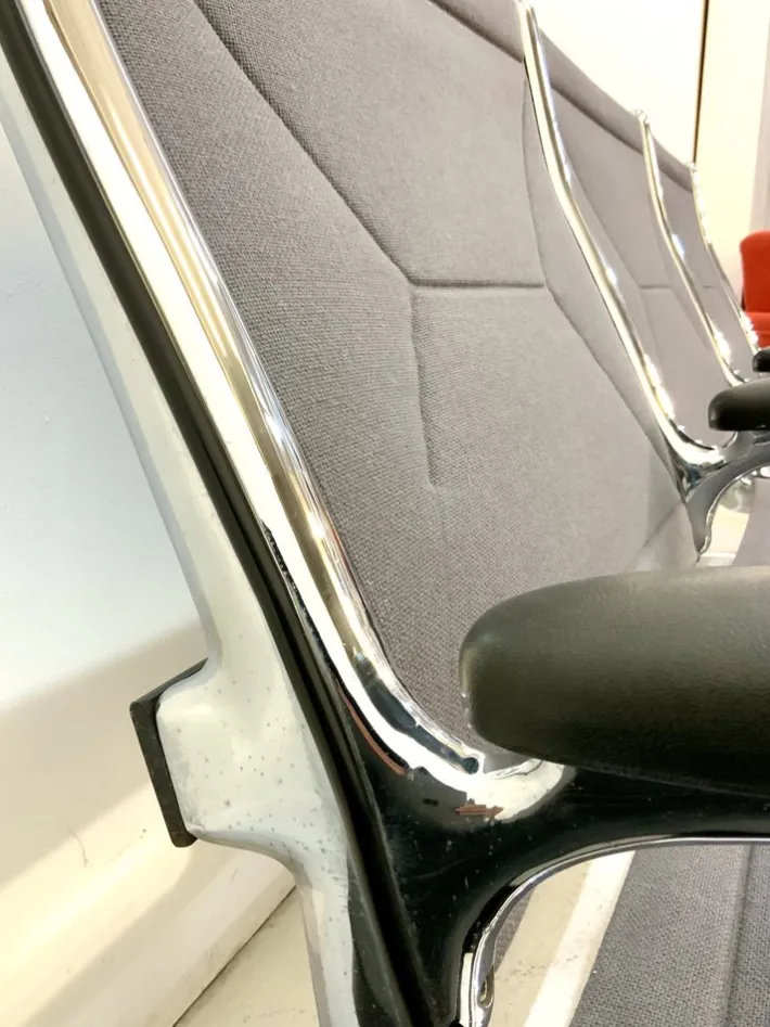 Pamono Tandem Sling Airport Seat Bench with Table by Charles & Ray Eames for Herman Miller, 1960s, USA Outlet