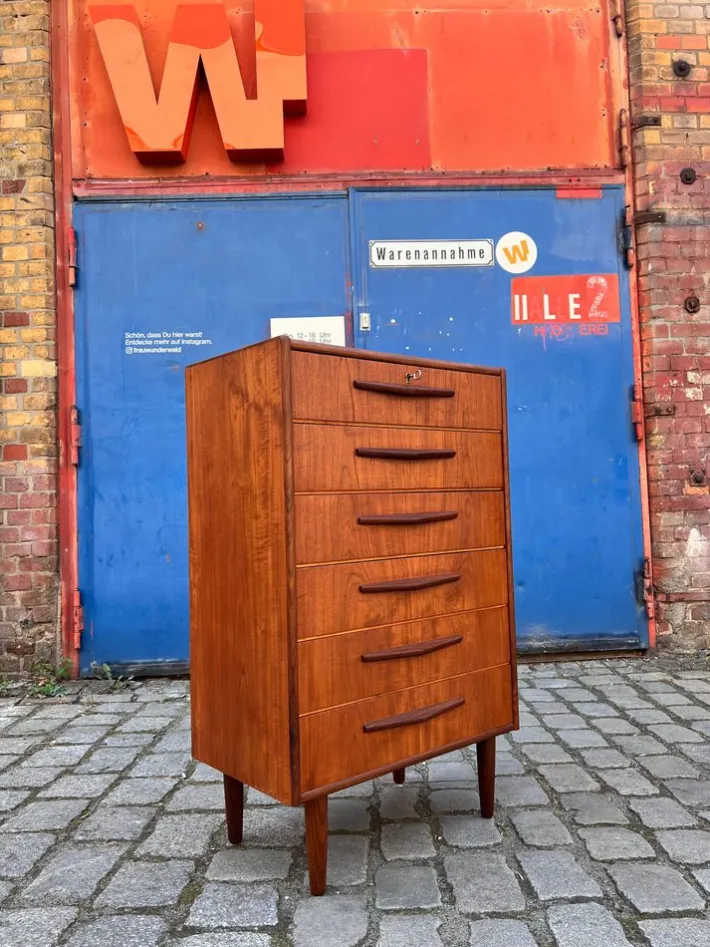 Pamono Teak Chest of Drawers with Lock, Denmark Hot
