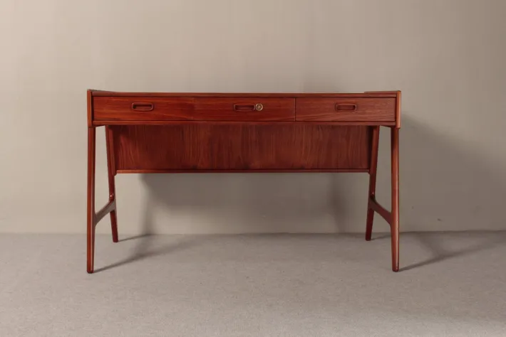 Pamono Teak Desk by Arne Wahl Iversen for O.M.F., 1960s Hot