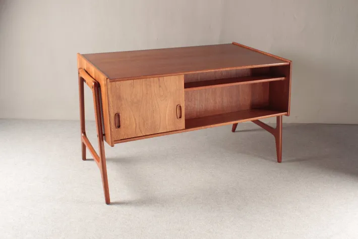 Pamono Teak Desk by Arne Wahl Iversen for O.M.F., 1960s Hot