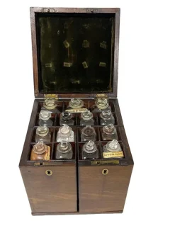 Pamono 19th Century English Medicine Chest by Clay & Abraham, Liverpool Hot