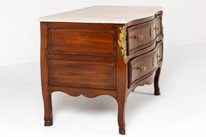 Pamono 18th Century French Cherrywood Serpentine Commode Sale