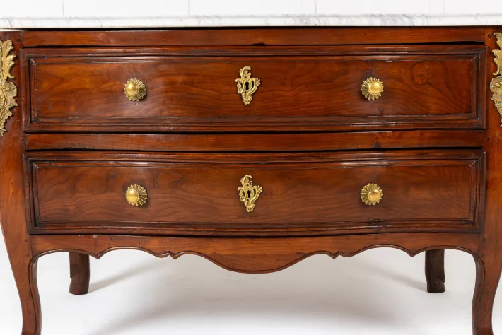 Pamono 18th Century French Cherrywood Serpentine Commode Sale