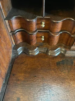 Pamono 17th Century Oak Bureau with Interior, 1680s Outlet