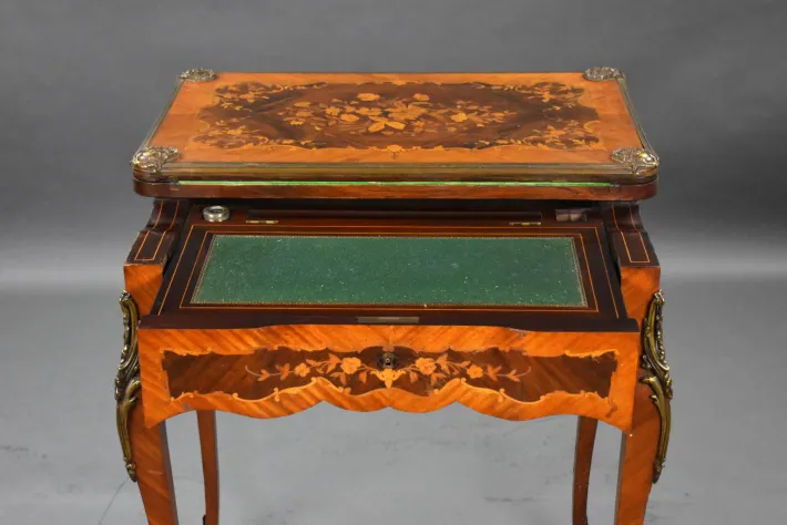 Pamono 19th Century Victorian English Walnut & Marquetry Card Table Discount