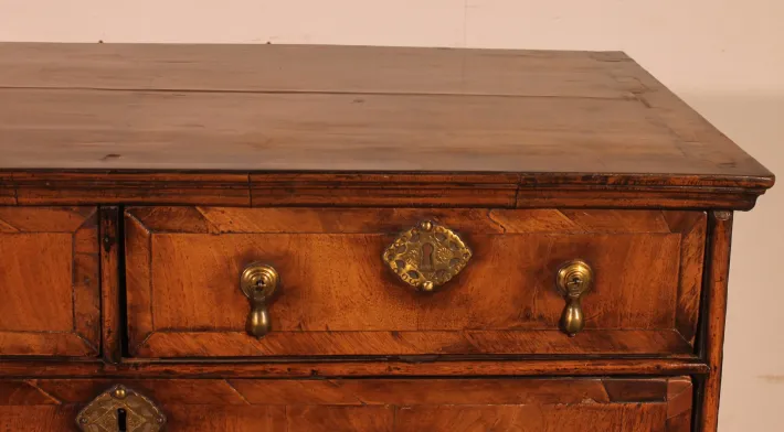 Pamono 17th Century William and Mary Walnut Chest of Drawers Sale