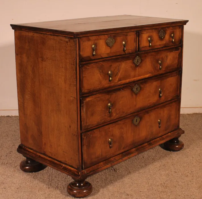 Pamono 17th Century William and Mary Walnut Chest of Drawers Sale
