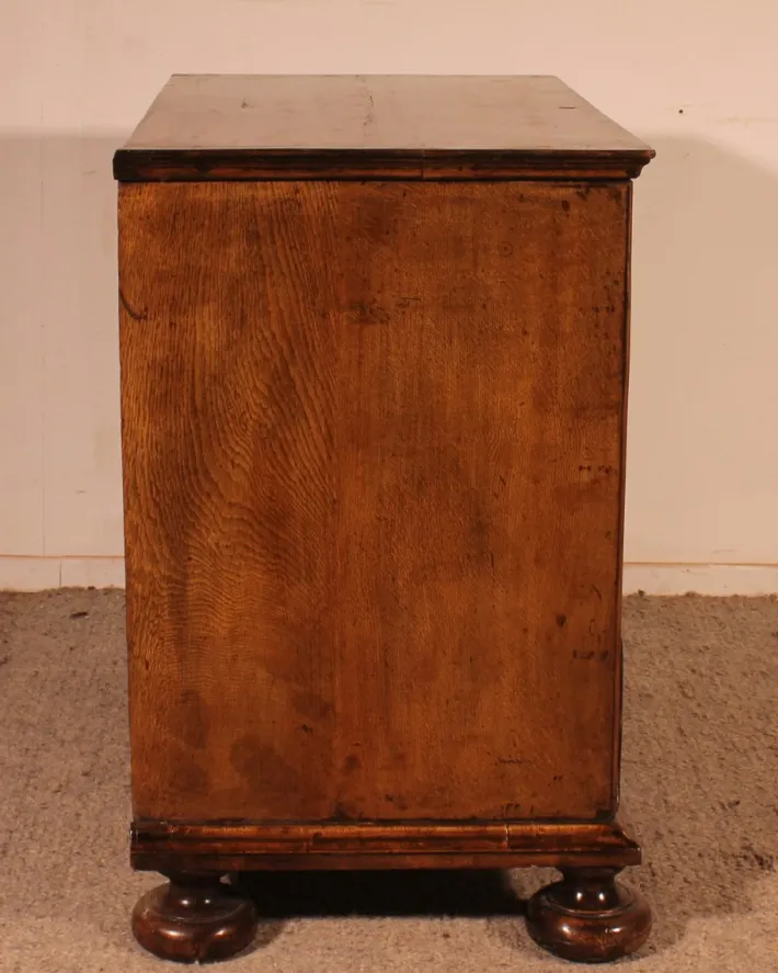 Pamono 17th Century William and Mary Walnut Chest of Drawers Sale