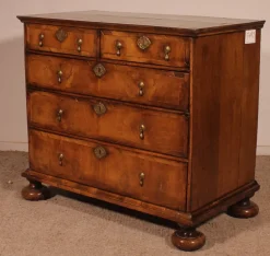 Pamono 17th Century William and Mary Walnut Chest of Drawers Sale