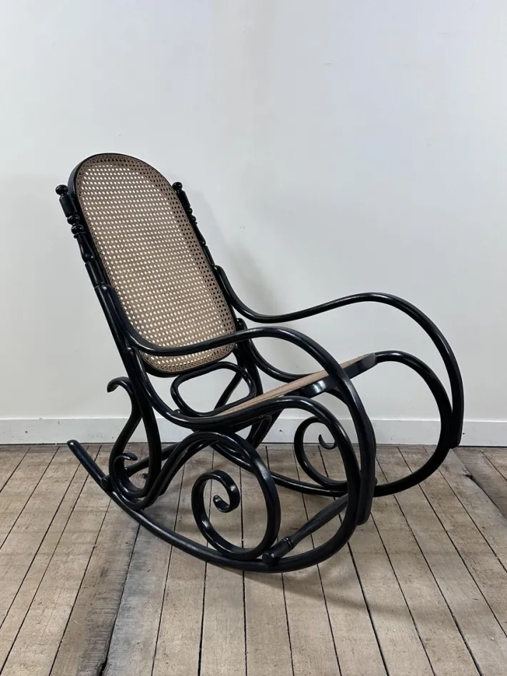 Pamono Thonet Rocking Chair in Blackened Curved Wood and Cane, 1900s by Michael Thonet, 1890s Outlet