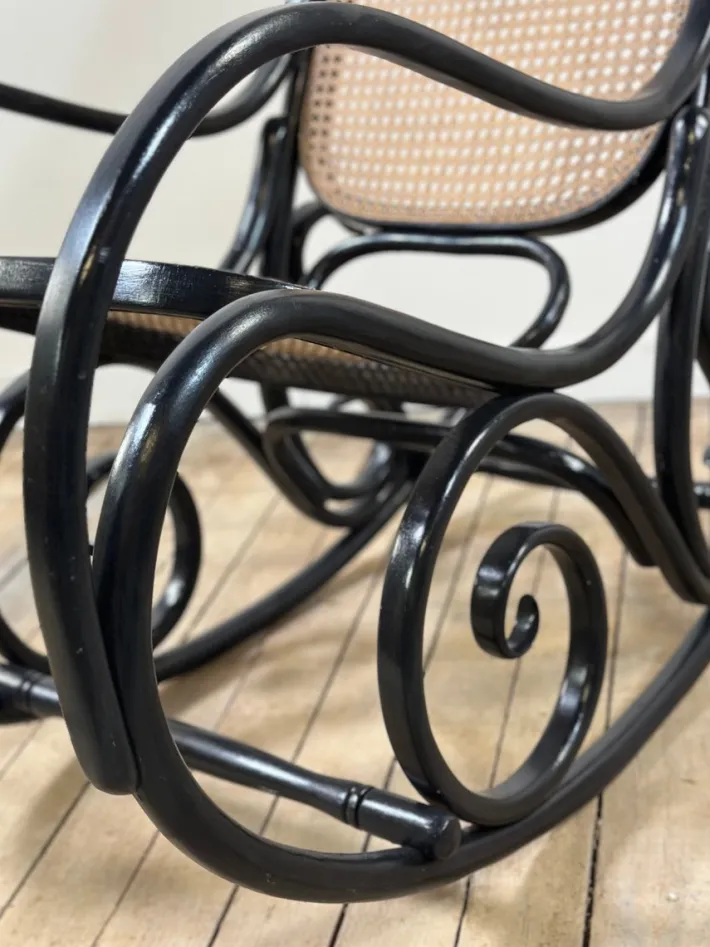 Pamono Thonet Rocking Chair in Blackened Curved Wood and Cane, 1900s by Michael Thonet, 1890s Outlet