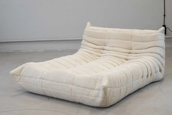 Pamono Togo Chaise Lounge in Bouclette White Fabric attributed to Michel Ducaroy for Ligne Roset, 1974 Sale